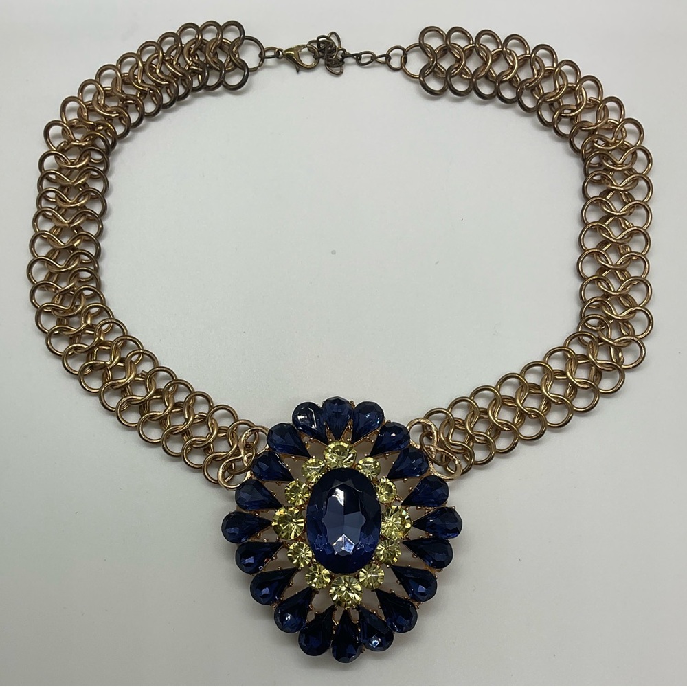 BOLD Navy Blue Stone Medallion Necklace set in Gold Tone Metal Eye Catching WOW - Picture 3 of 4